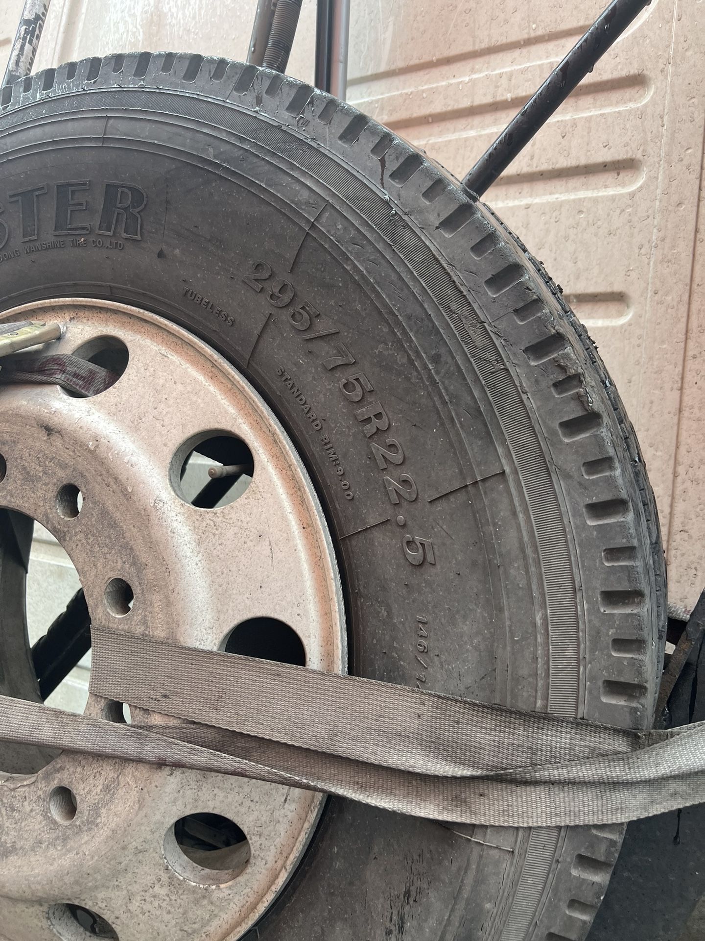 295/75R22.5