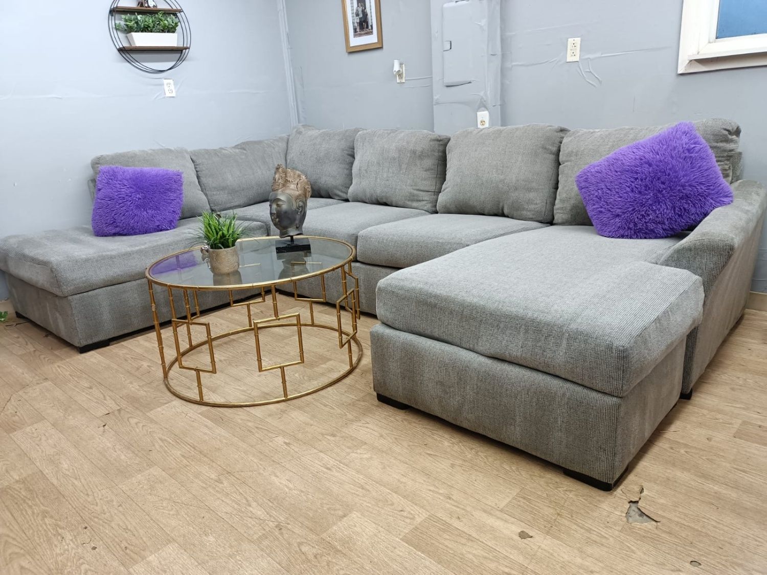 🛋️💥 Broyhill Sectional 💥 Free Delivery And Financing Available!