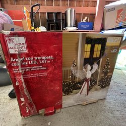 Angel with trumpet LED 5’6”