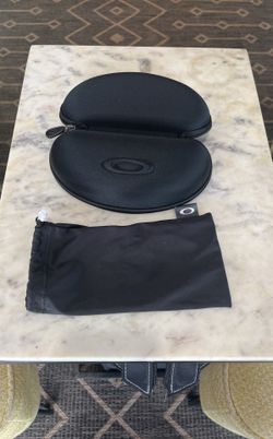Oakley Hard Vault And Soft Pouch