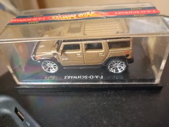 FAO Schwarz gold H2