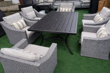 7  pcs new in box patio table set