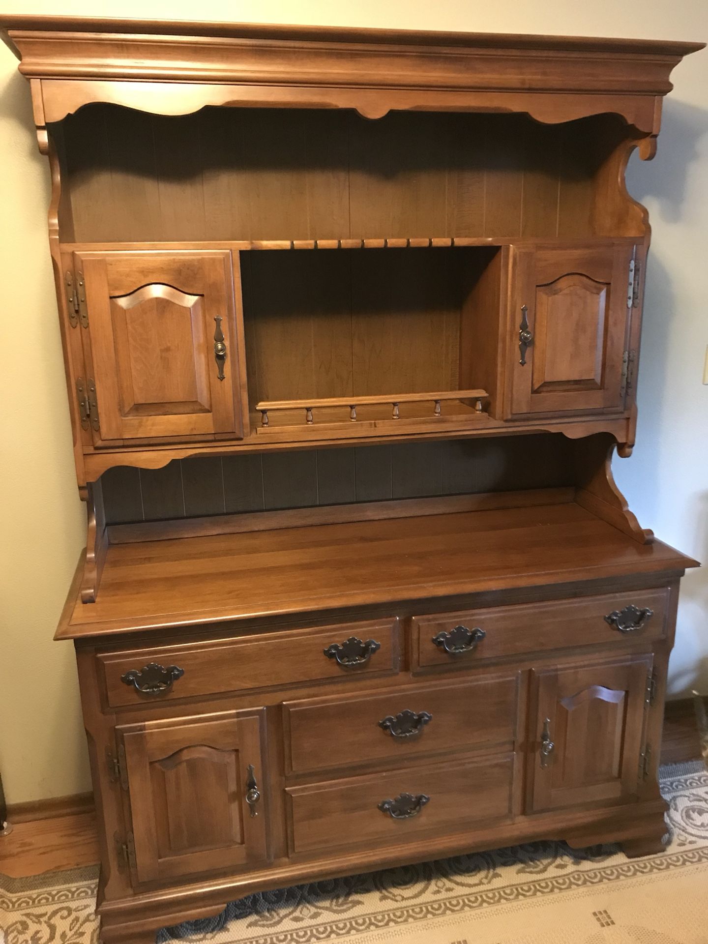 Haywood Wakefield Publick House Collection dining room set