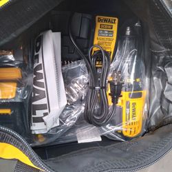 Brand new dewalt 20-Volt Compact Cordless Drill / Driver Kit, 1/2-In Set