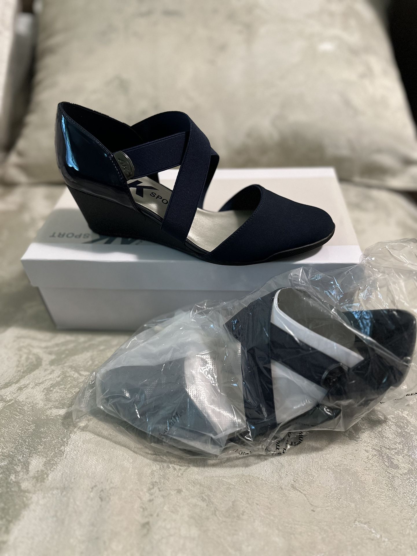 New! Anne Klein Shoes 8