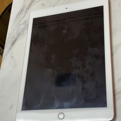 Apple iPad 6th gen 32GB Works Perfectly 