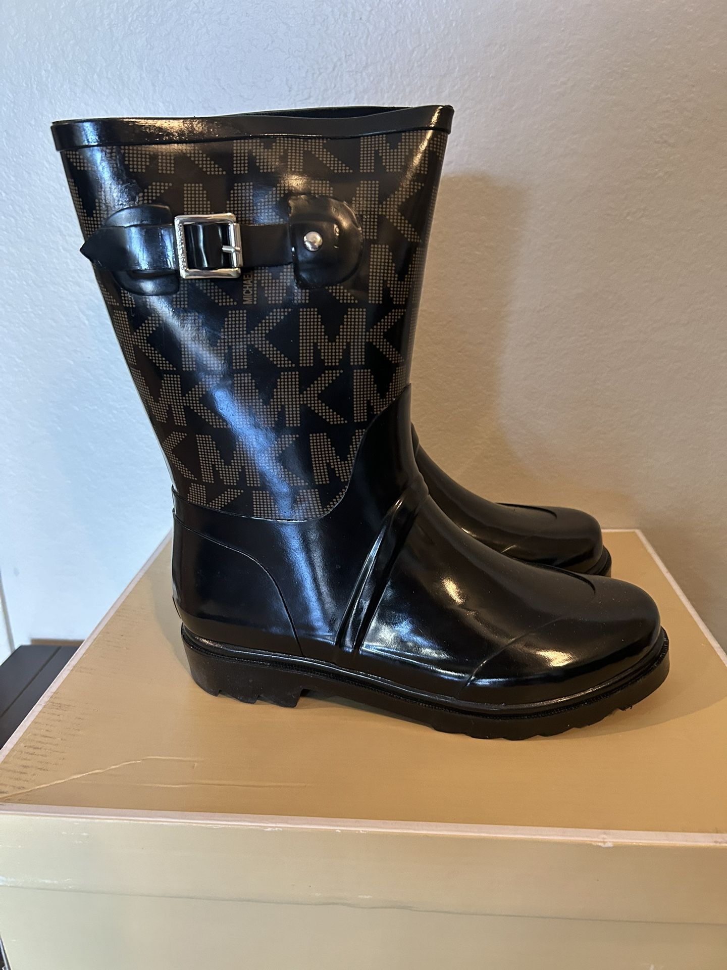 Michael Kors Logo Mid Rain Boots