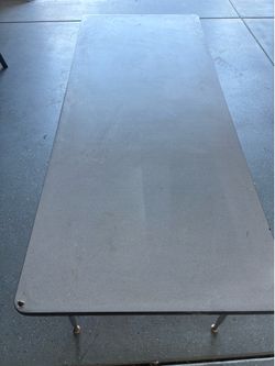 Free 6 foot table