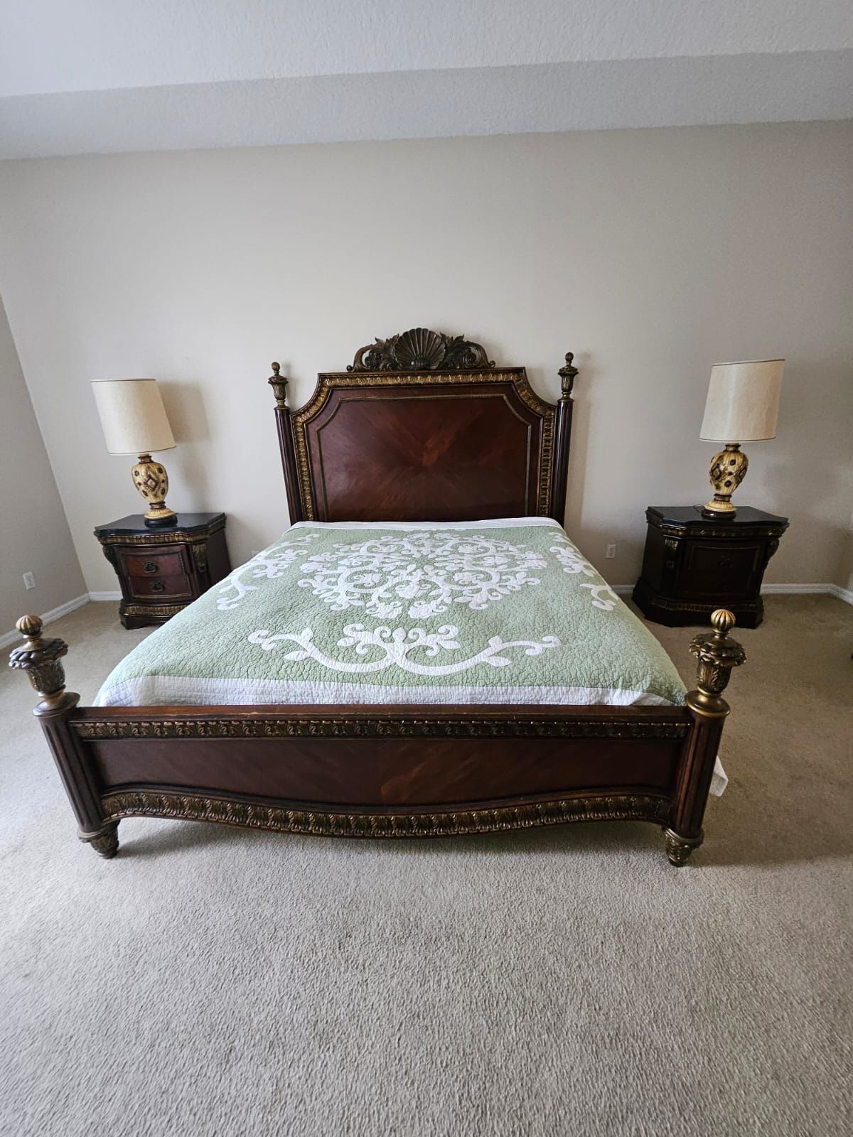 Beautiful Bedroom Set For Sale!!!!!!!!