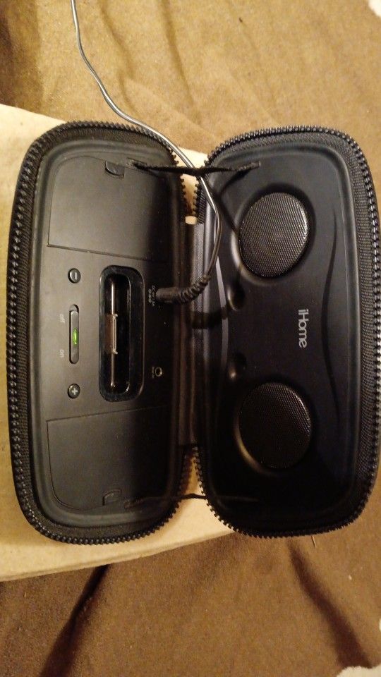 iHOME{model#iH2988}portable I-POD dual speaker zippered tote satchel