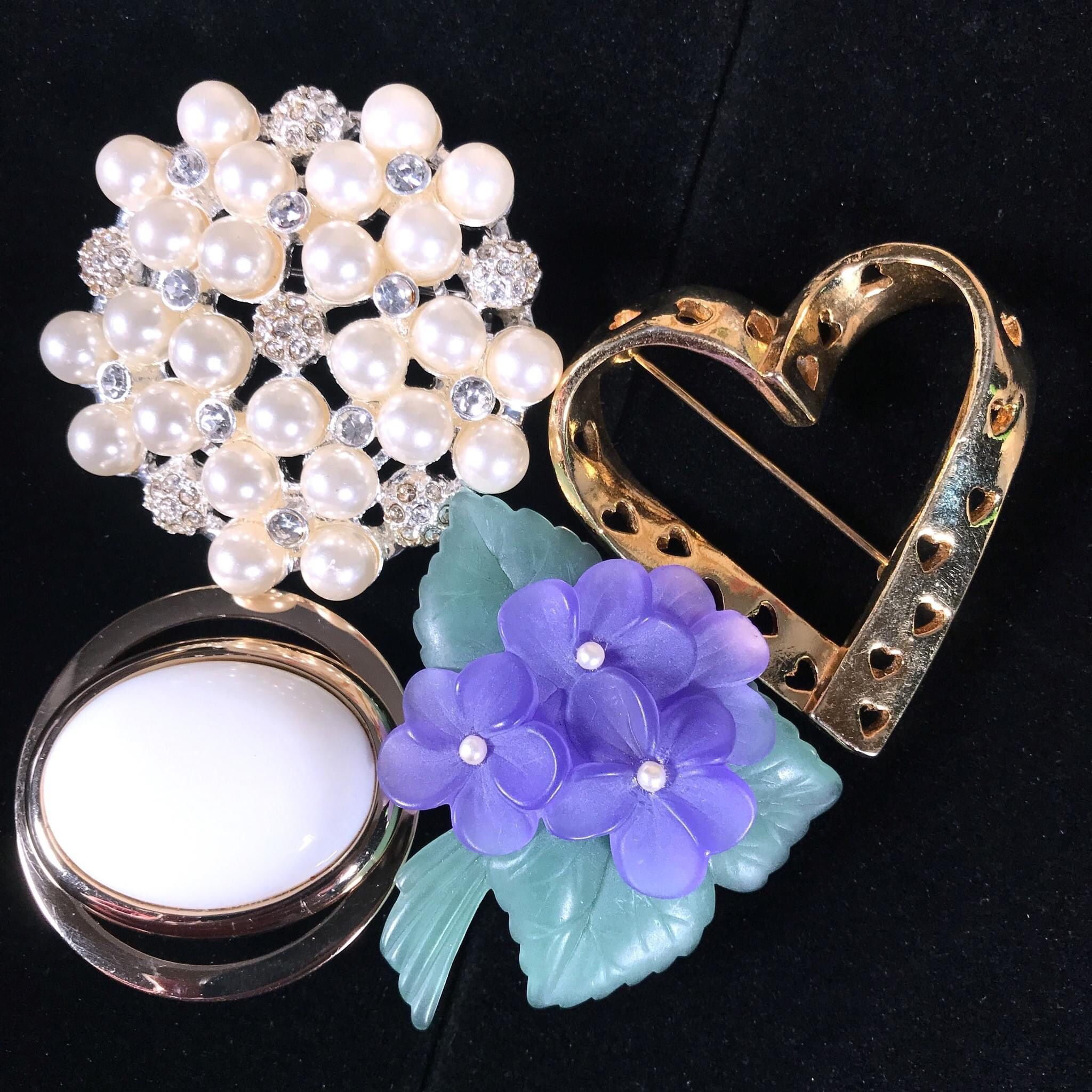 4 PC Avon Pin Brooch Lot Faux Pearl Rhinestones Goldtone Heart Purple Violet