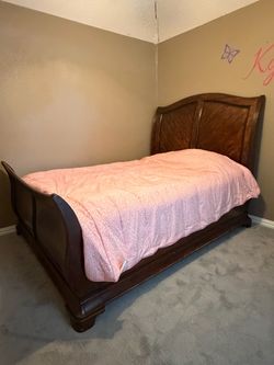 Queen sleigh bed
