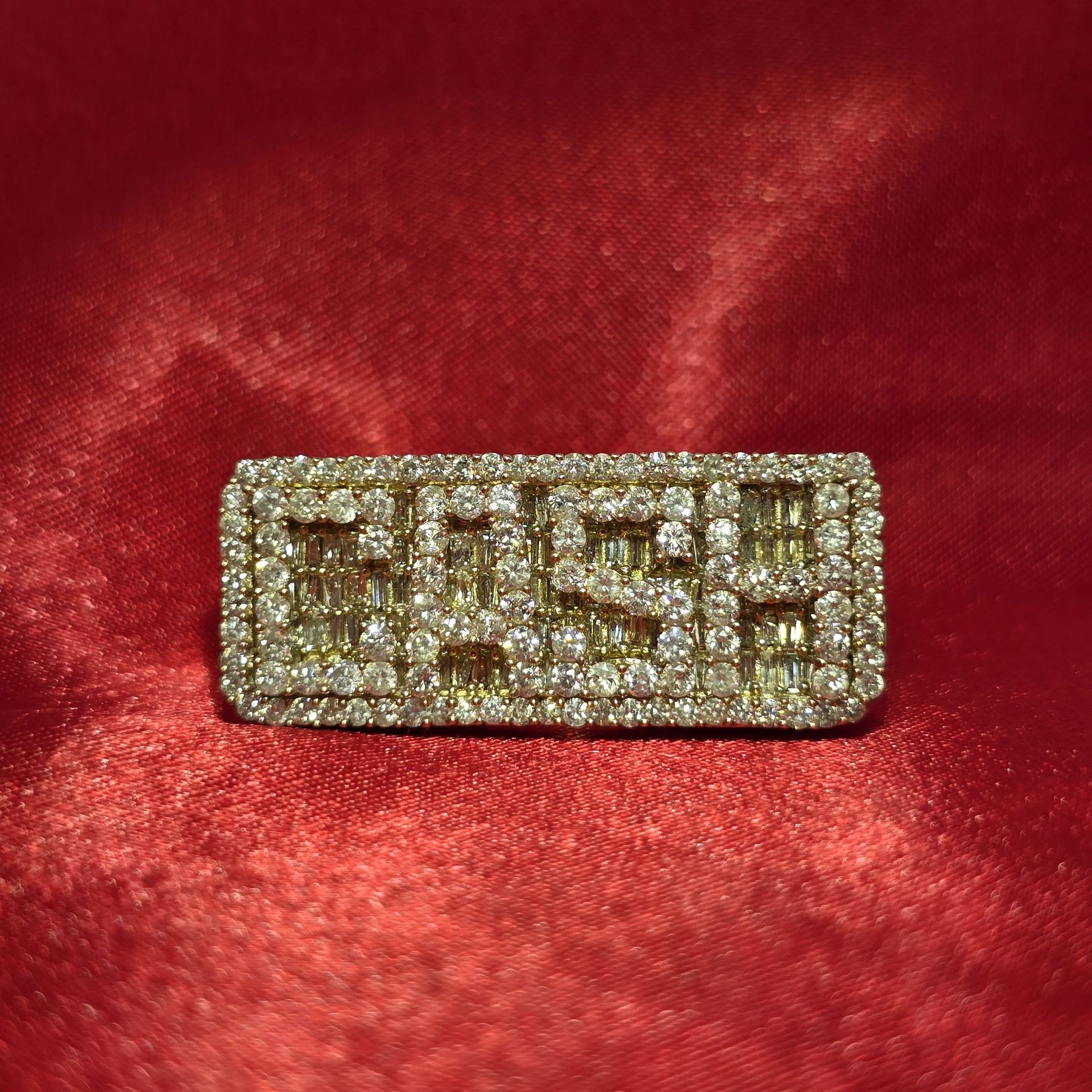 10k Yellow Gold Diamond Cash Ring