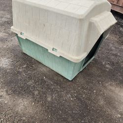 XL Dog House