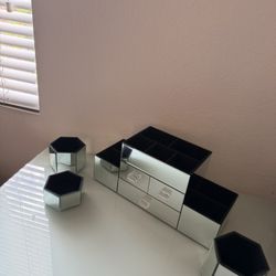 ✨ Mirrored Vanity Organizer Set – Moving Sale – $35 OBO ✨