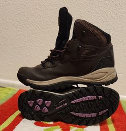 COLUMBIA NEWTON RIDGE BOOTS
