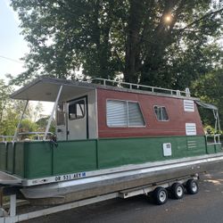 Pontoon Houseboat!