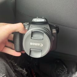 Canon EOS 2000D 