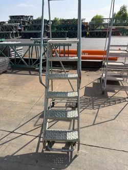 Rolling step ladder