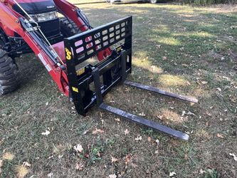 Stinger Attachments Compact Tractor Pallet Forks (CPF-48)