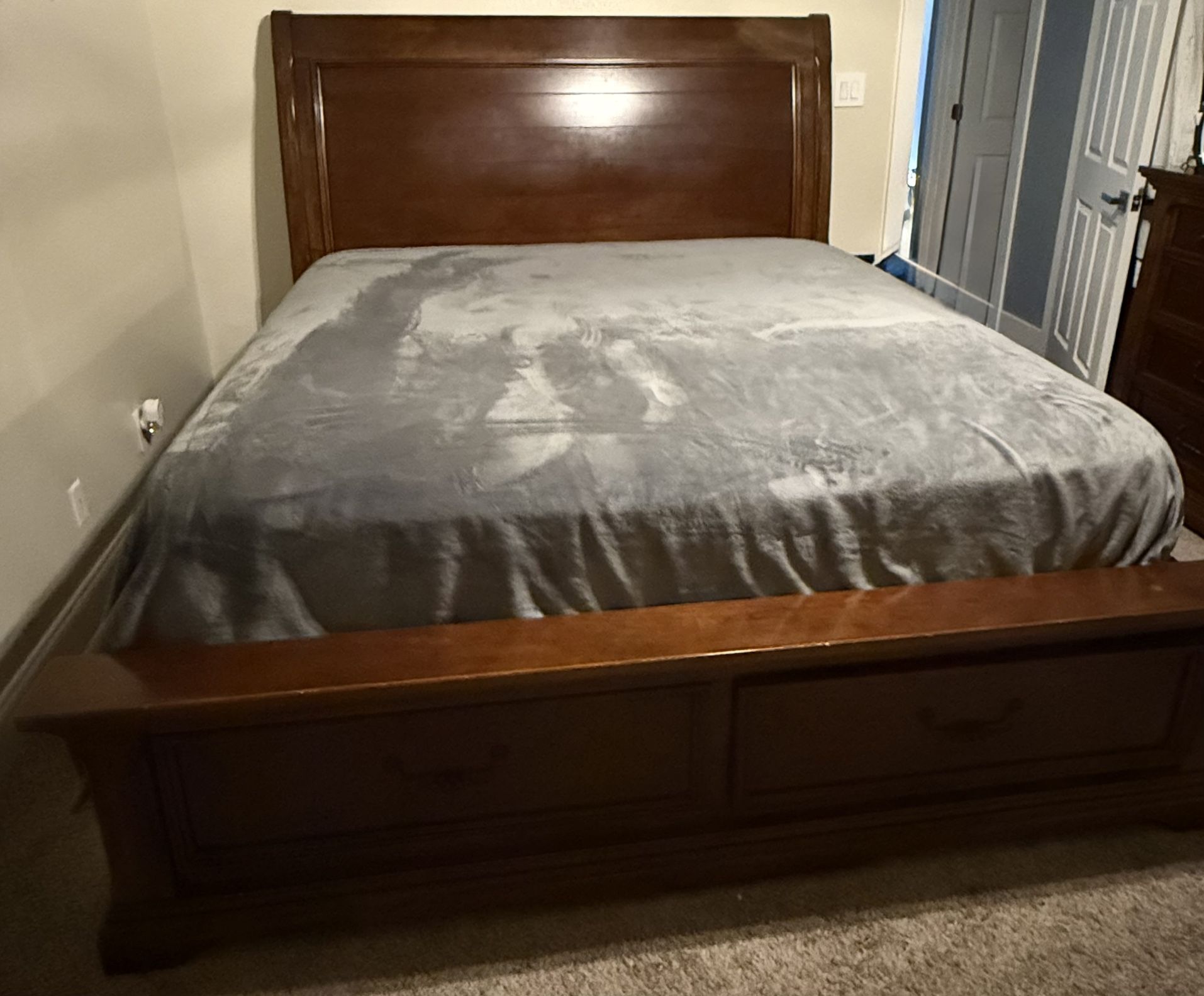 King Bedroom Set $550 Obo
