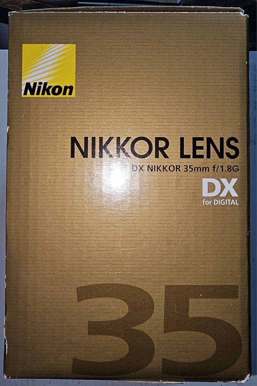 Nikon AF-S DX NIKKOR 35mm f/1.8G Lens SLR