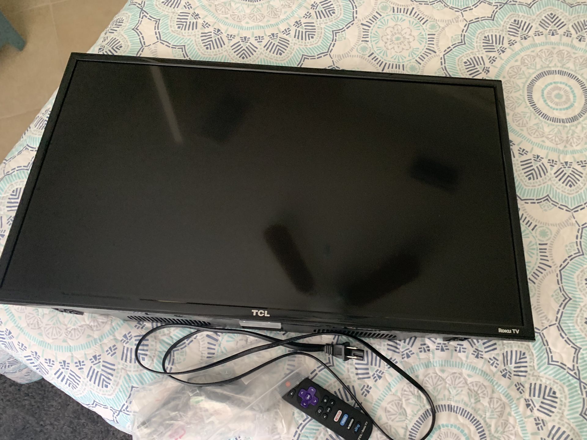 32” TCL Roku Smart TV