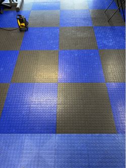 25 sq ft of interlocking flooring for garage or gym