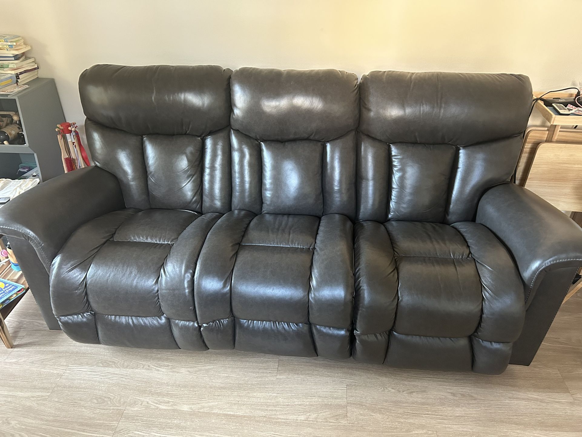 $2000 OBO La-Z-Boy Power Reclining Sofa 