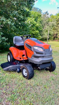 Husqvarna riding mower **404hr on Runs strong $690**