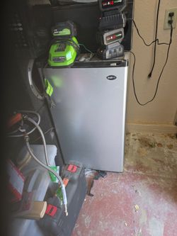 Mini refrigerator