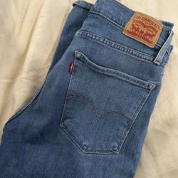 Women’s Levi Jeans High Rise Straight Crop - Size 29