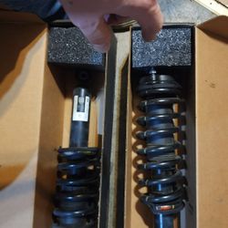 Colorado / Canyon front Pre Loaded shocks W/2" Spacers