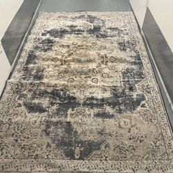 5x7 Area rug Gently Used