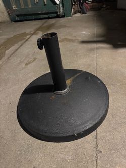 Patio. umbrella stand. What is 25 pounds