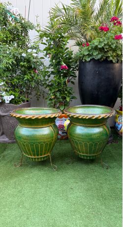 Clay pots 🌺 18” tall 15” wide