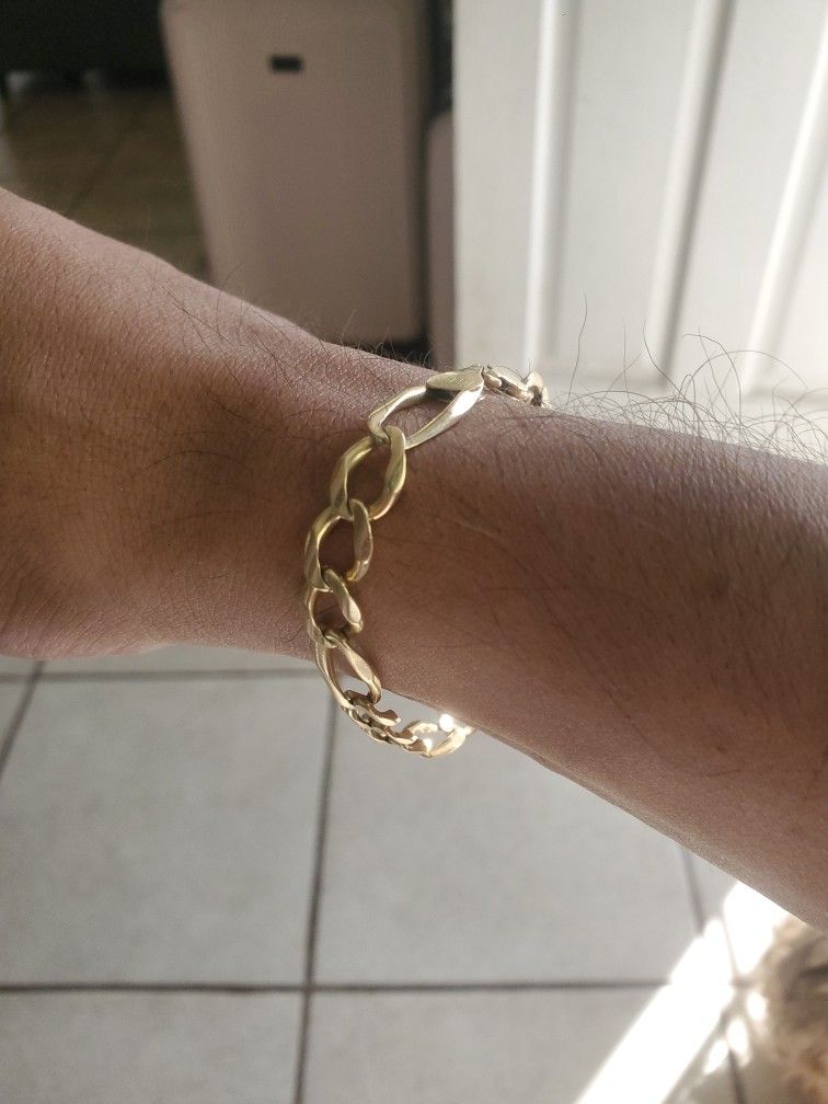 14K SOLID GOLD BRACELET...AS IN PICTURES..DOES NEEDS REPAIRS...I BOUGHT IT 6 YEARS AGO...PLEASE DON'T TRY LOW BALLING .