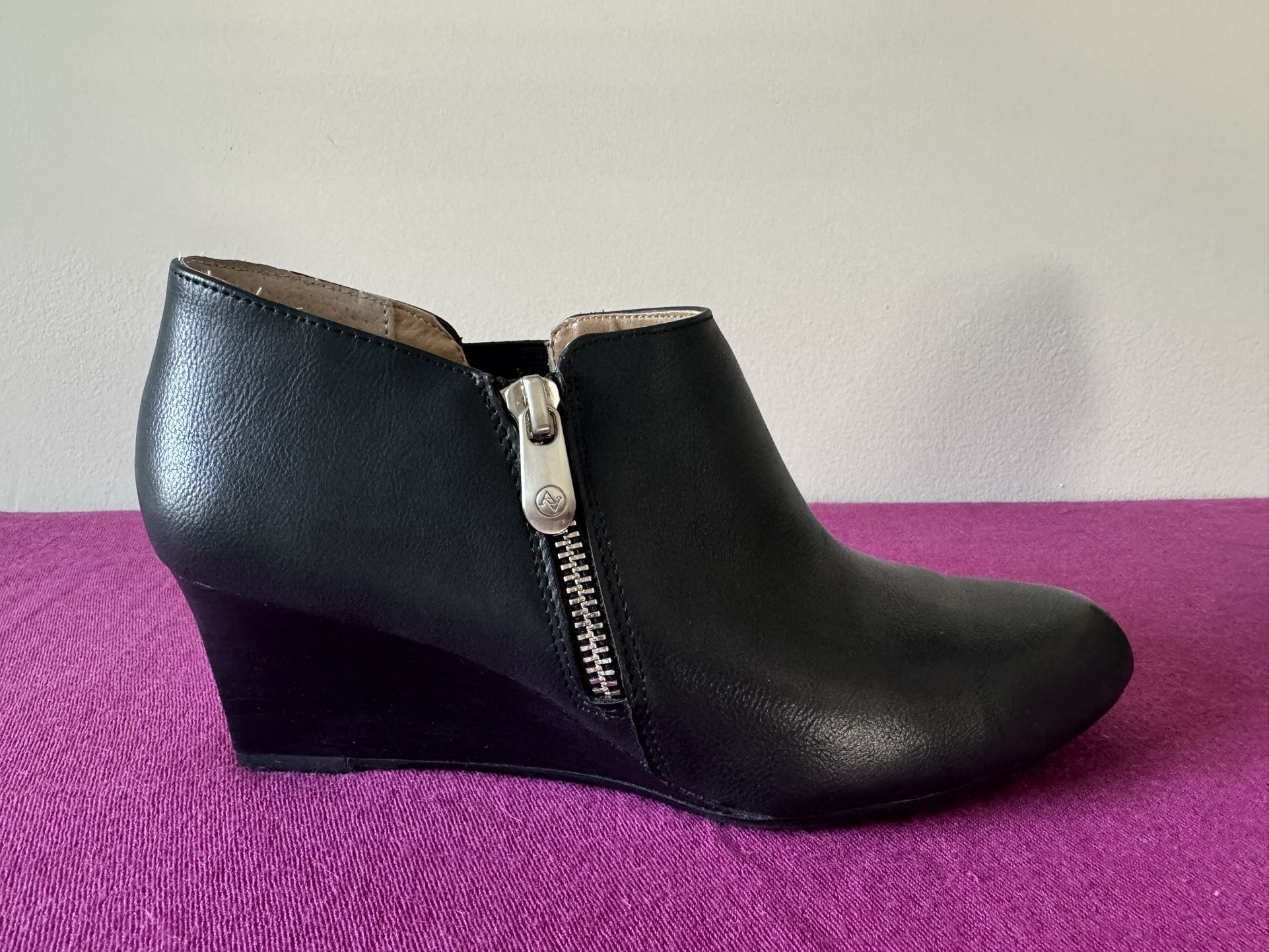 Ankle Boots Size 7 Women Adrienne Vittadini