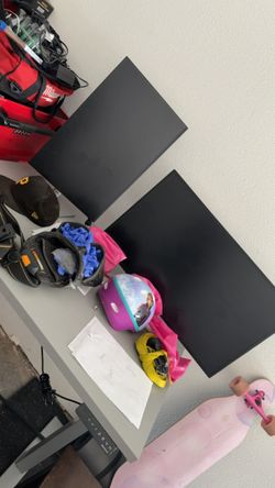 Desk with 2 monitors