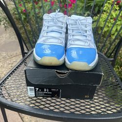Jordan 11 Low UNC 