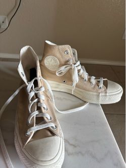 Woman’s Converse platform