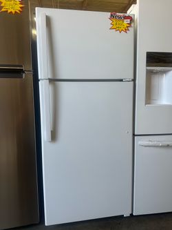 GE 16.6 cu. ft. Top Freezer Refrigerator in White