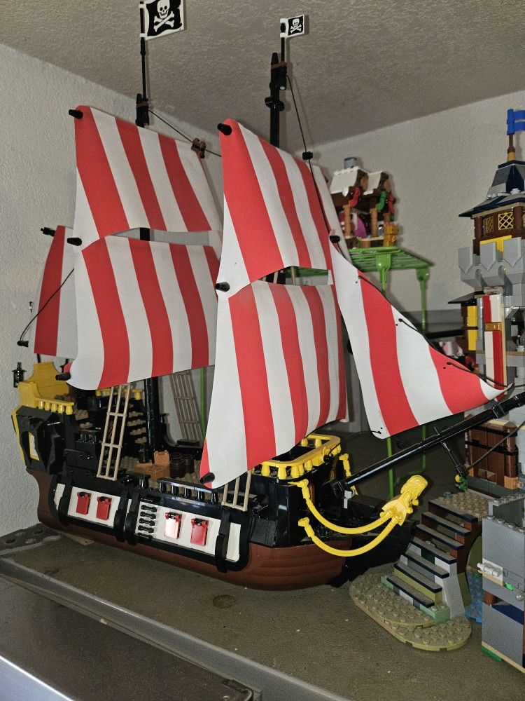 Pirates Of Barracuda Bay Lego Set 99% Complete