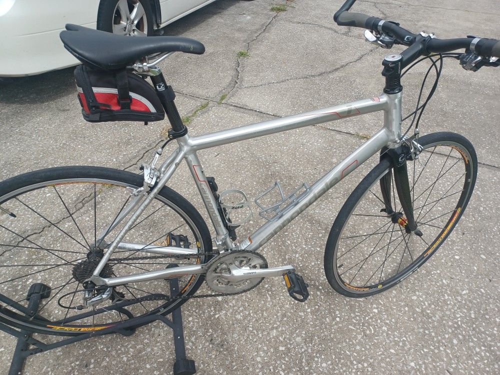 $1700 Cannondale Quick 1 Hybrid Crossroads Bike Bicycle Medium Frame Mavic Aksium Wheels Carbon Fork and Seatpost.  - $200 FIRM