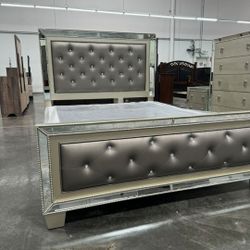 NEW QUEEN BED