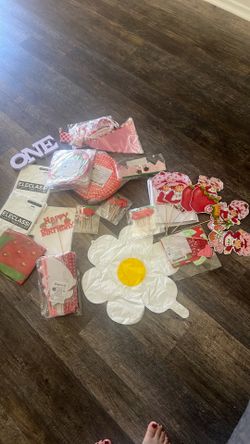 Strawberry shortcake decorations