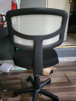 Rolling desk chair