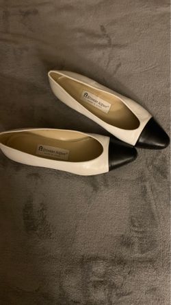 Etienne aigner dress shoe low heel