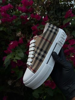 Burberry Woman