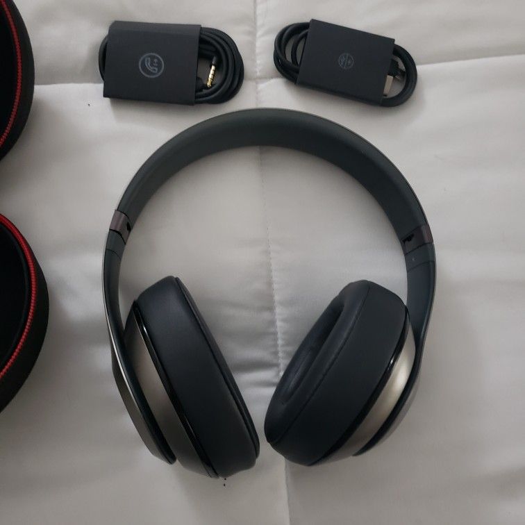 Grey Wireless Beats Studio Headphones
